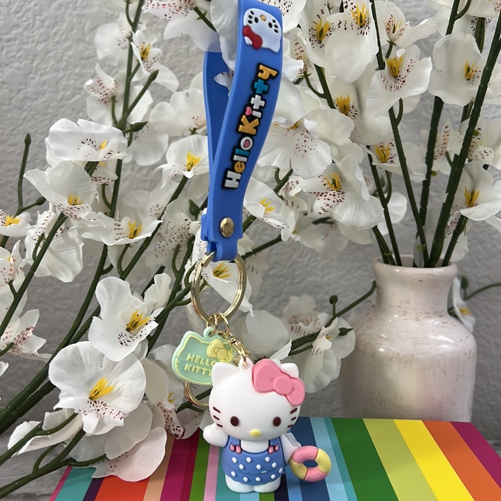 Hello Kitty keychain. - Picture 3 of 8